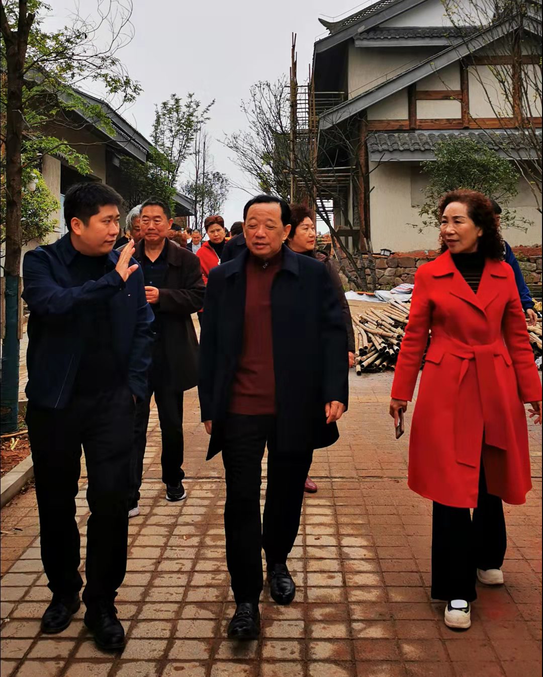 _相聚龙挂山为社会扶贫建言献策_相聚龙挂山为社会扶贫建言献策